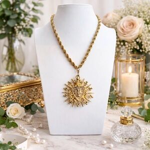 CORO 1950/1960s Vintage Heraldic Crest Pendant Necklace